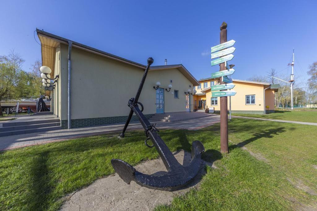 שצ'צ'ין Centrum Zeglarskie Domki Kempingowe מראה חיצוני תמונה